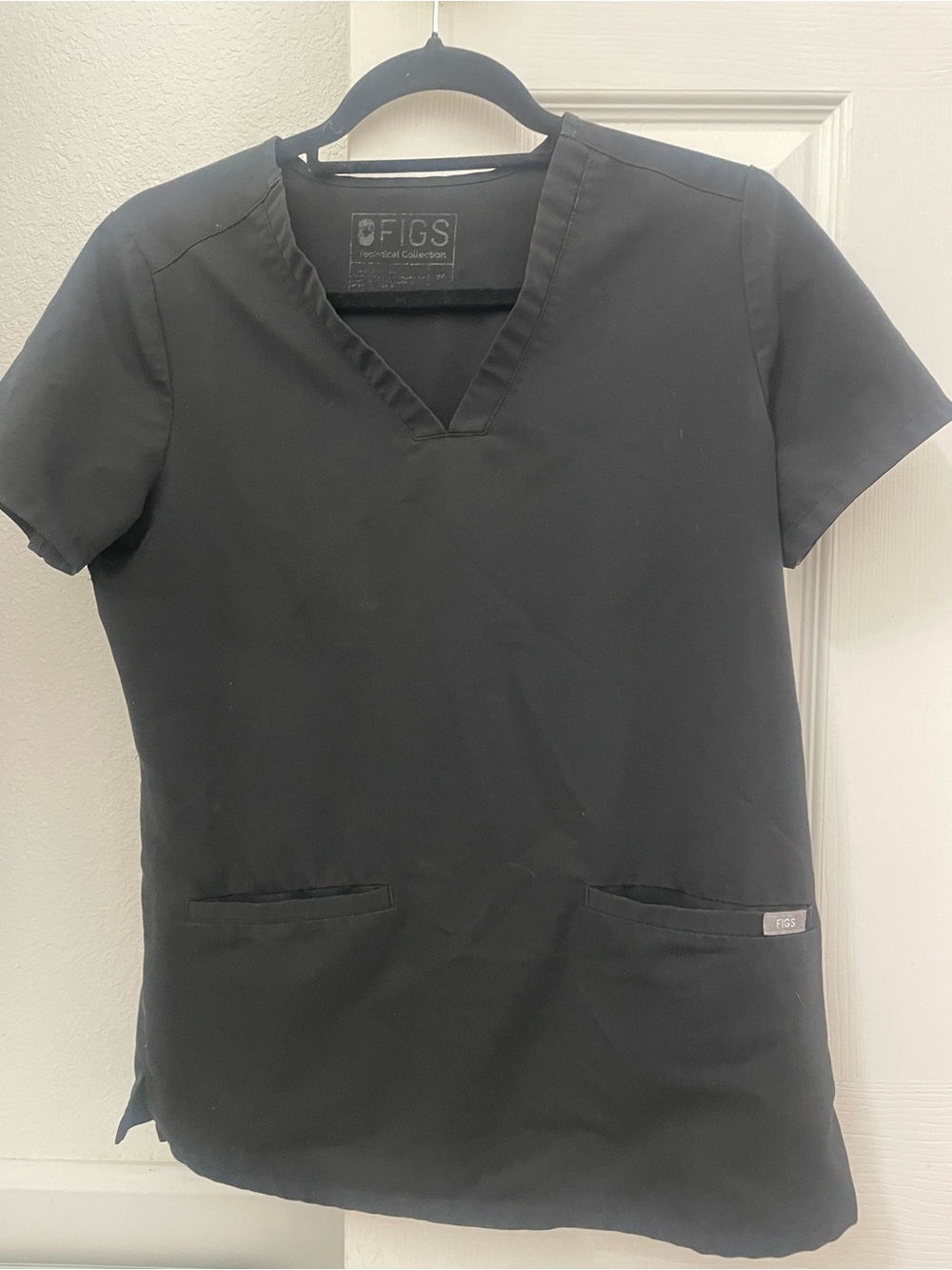 FIGS 3/$20 Women's Black V-Neck Scrub Tunic